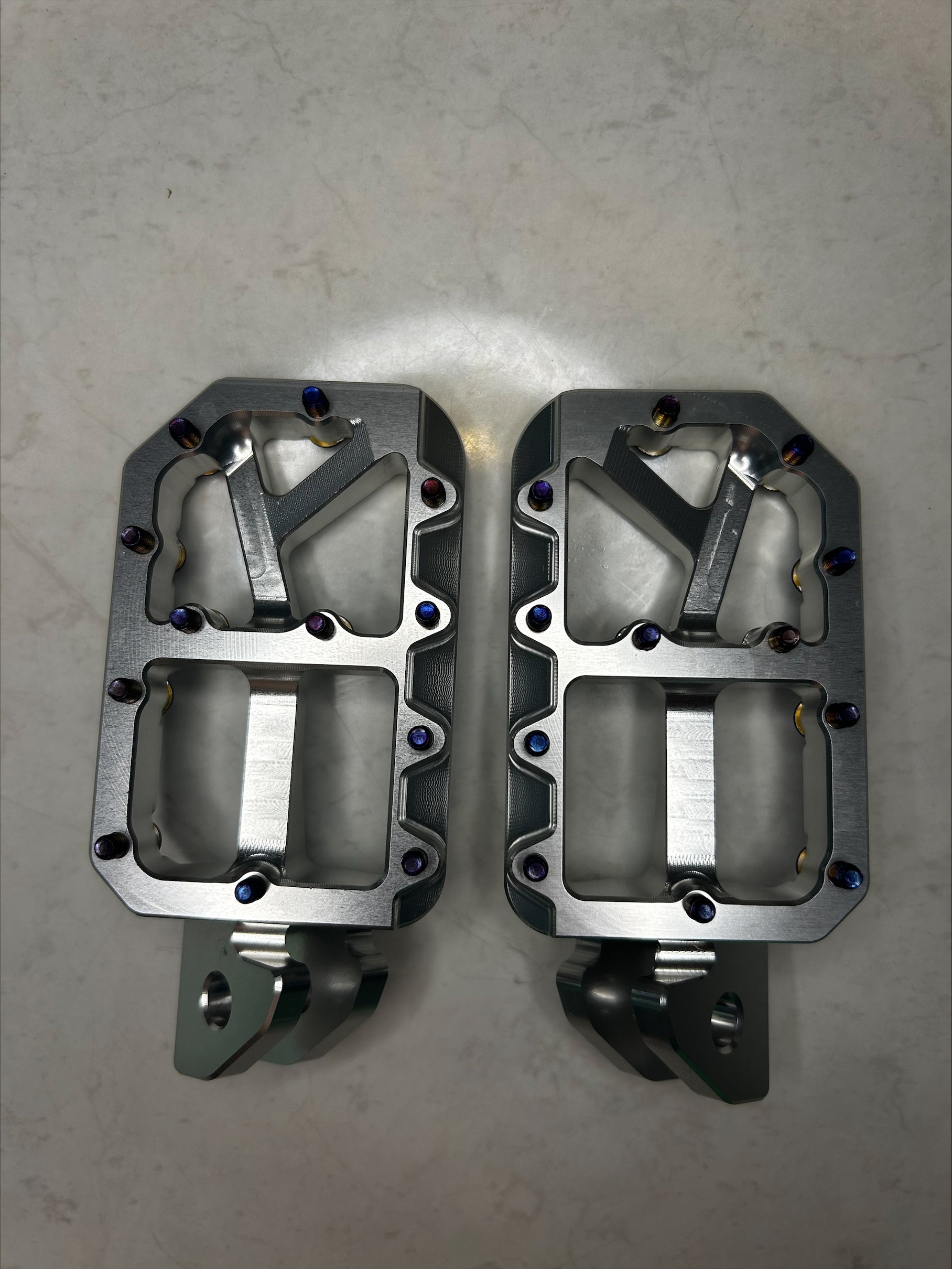 E-Moto Universal CNC Foot pegs (Silver)