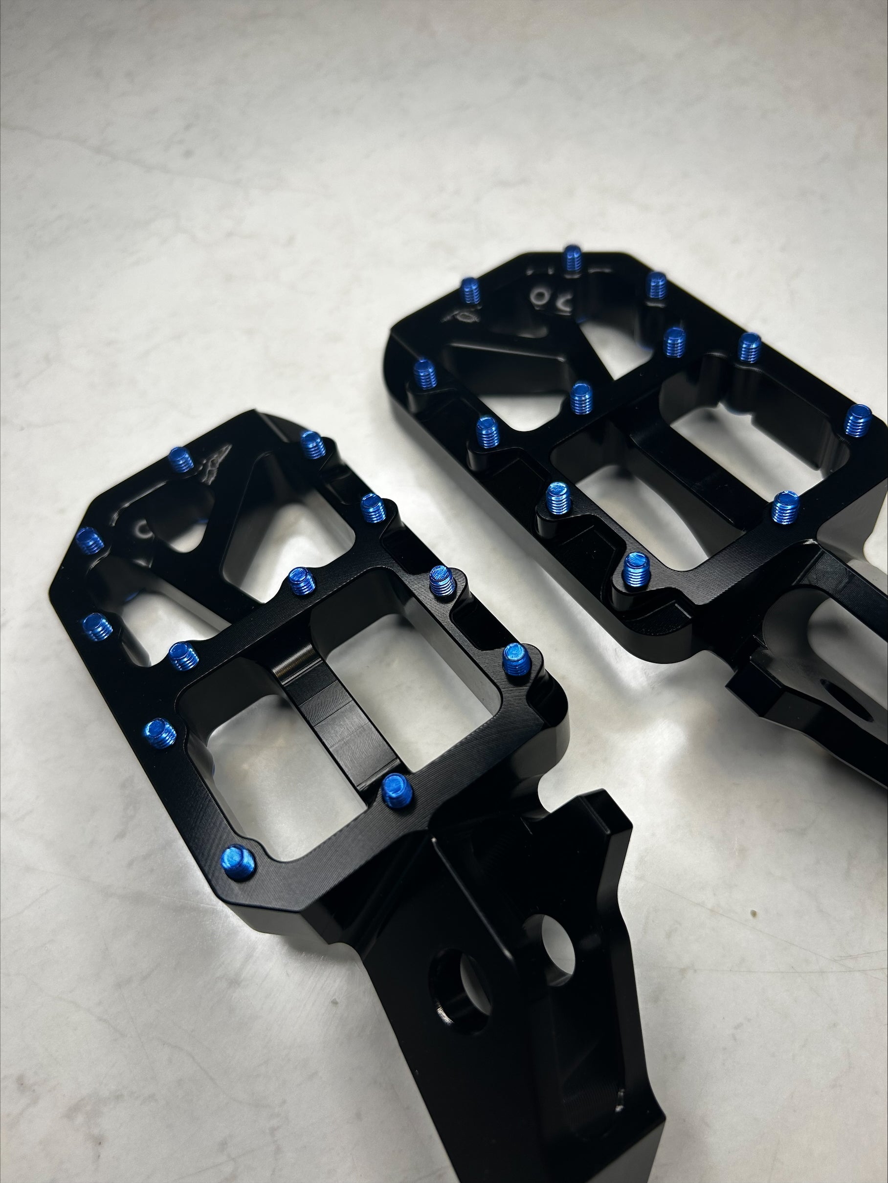 Ultra Bee CNC Foot pegs