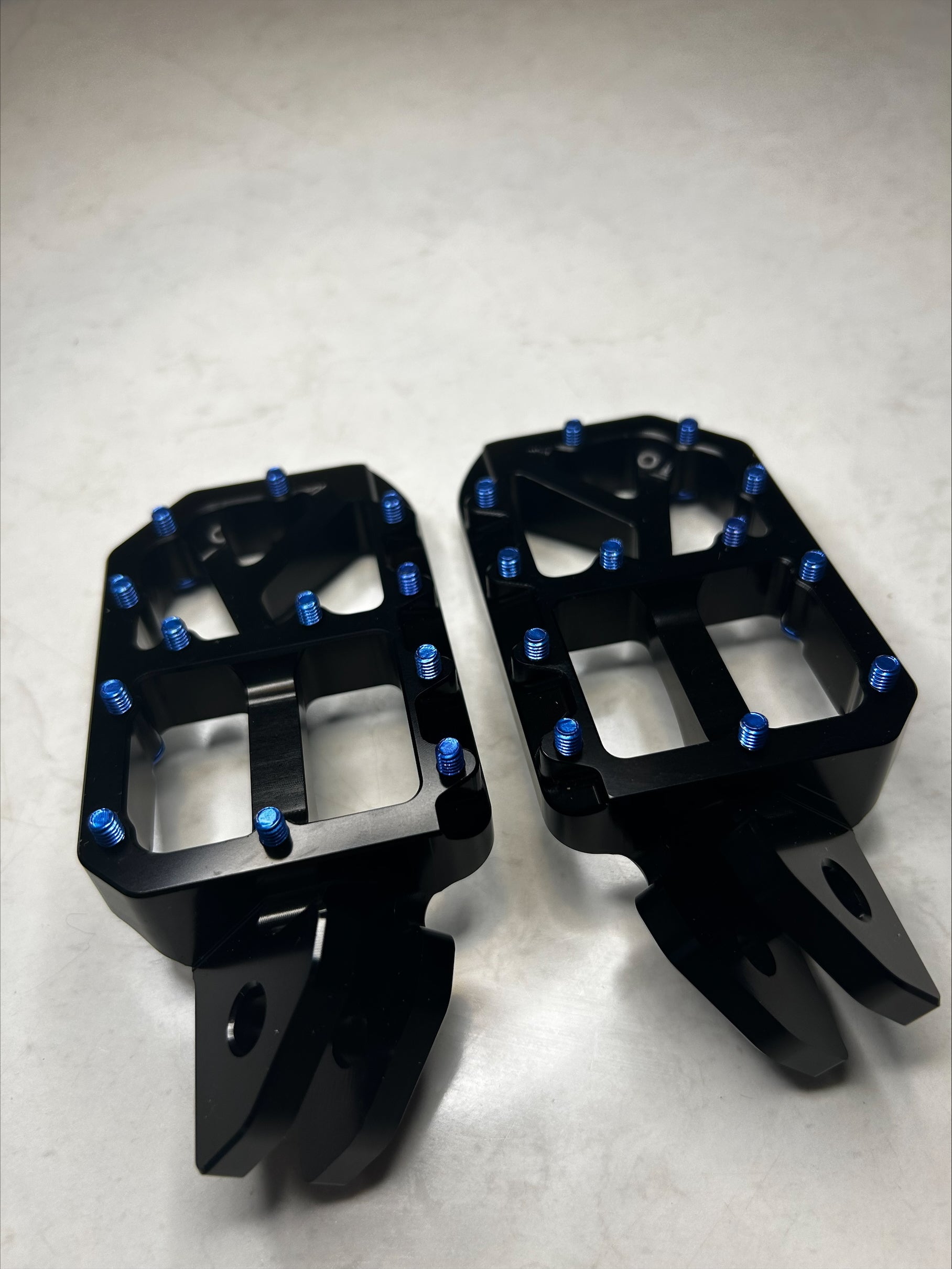 E-Moto Universal CNC Foot pegs (Black)