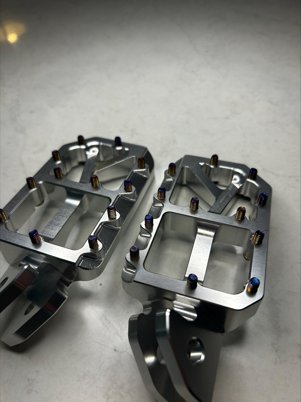 E-Moto Universal CNC Foot pegs (Silver)