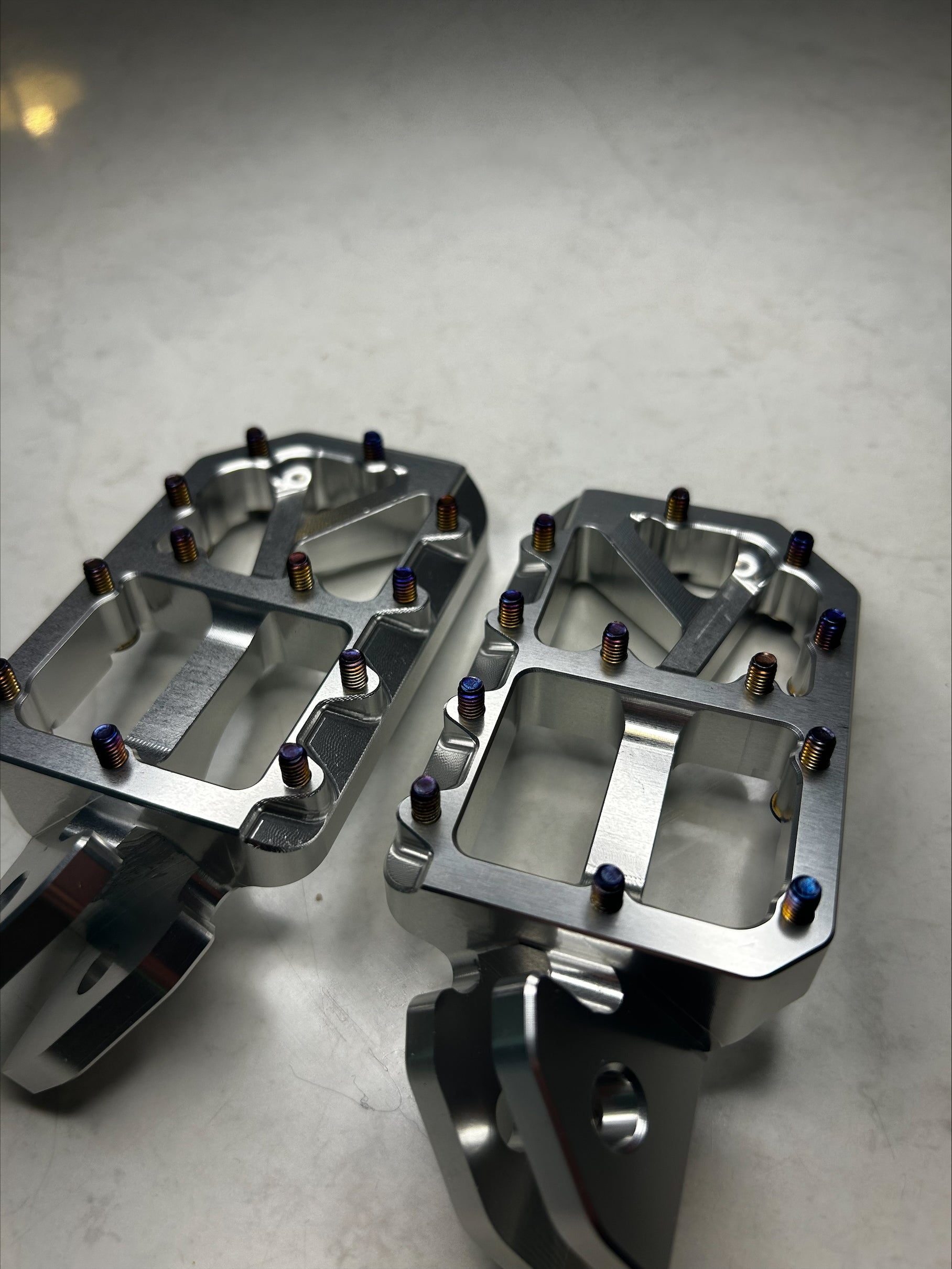 E-Moto Universal CNC Foot pegs (Silver)