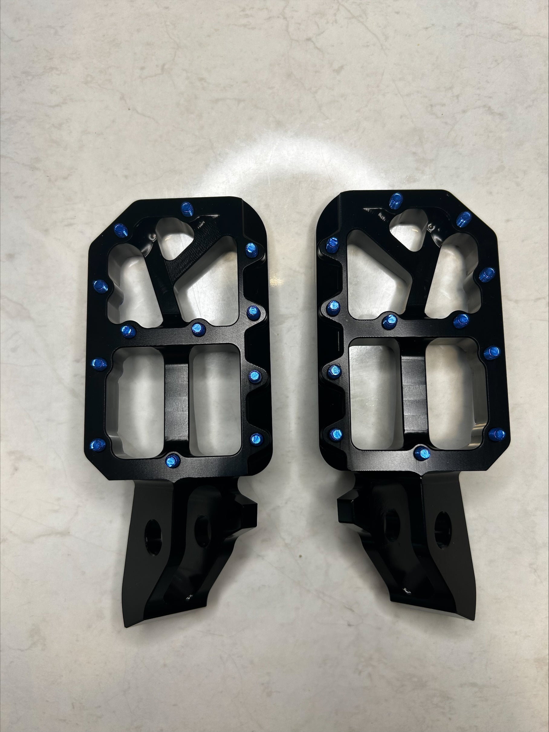 Ultra Bee CNC Foot pegs