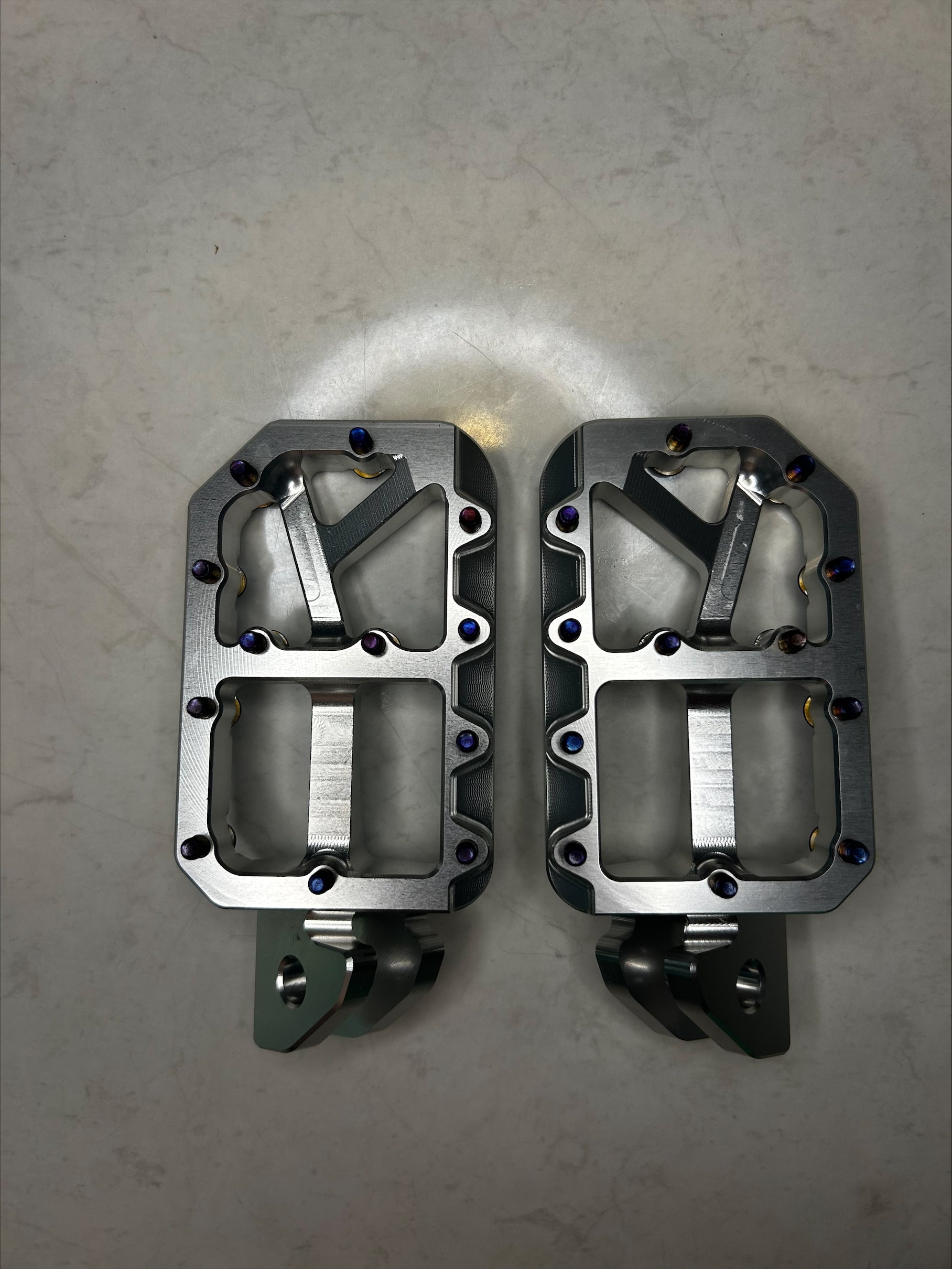 E-Moto Universal CNC Foot pegs (Silver)