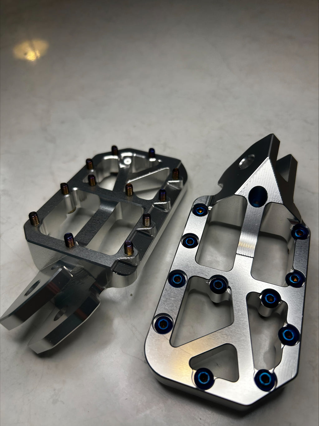 E-Moto Universal CNC Foot pegs (Silver)