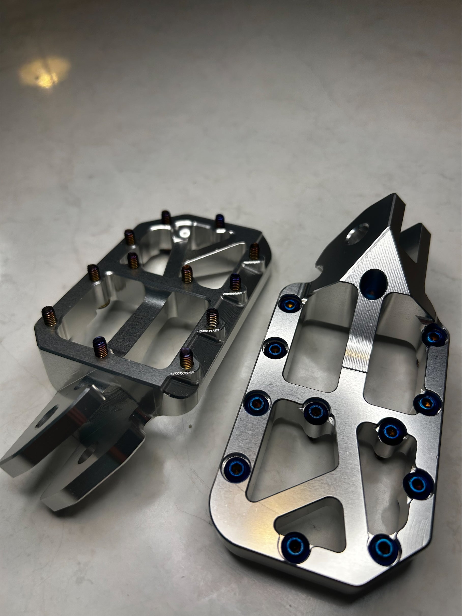 E-Moto Universal CNC Foot pegs (Silver)