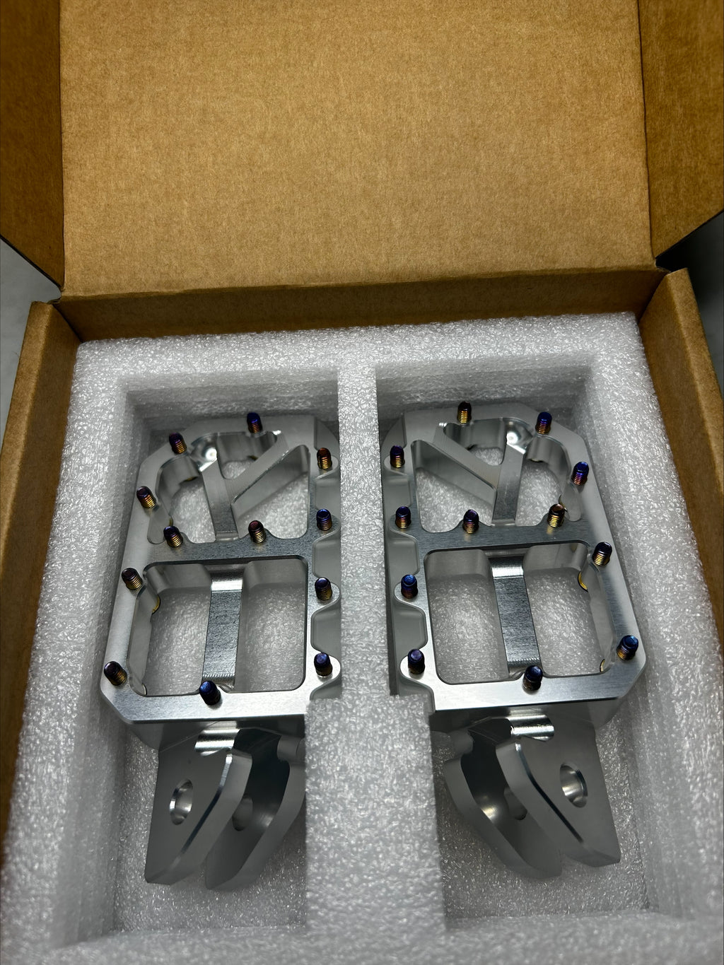 E-Moto Universal CNC Foot pegs (Silver)