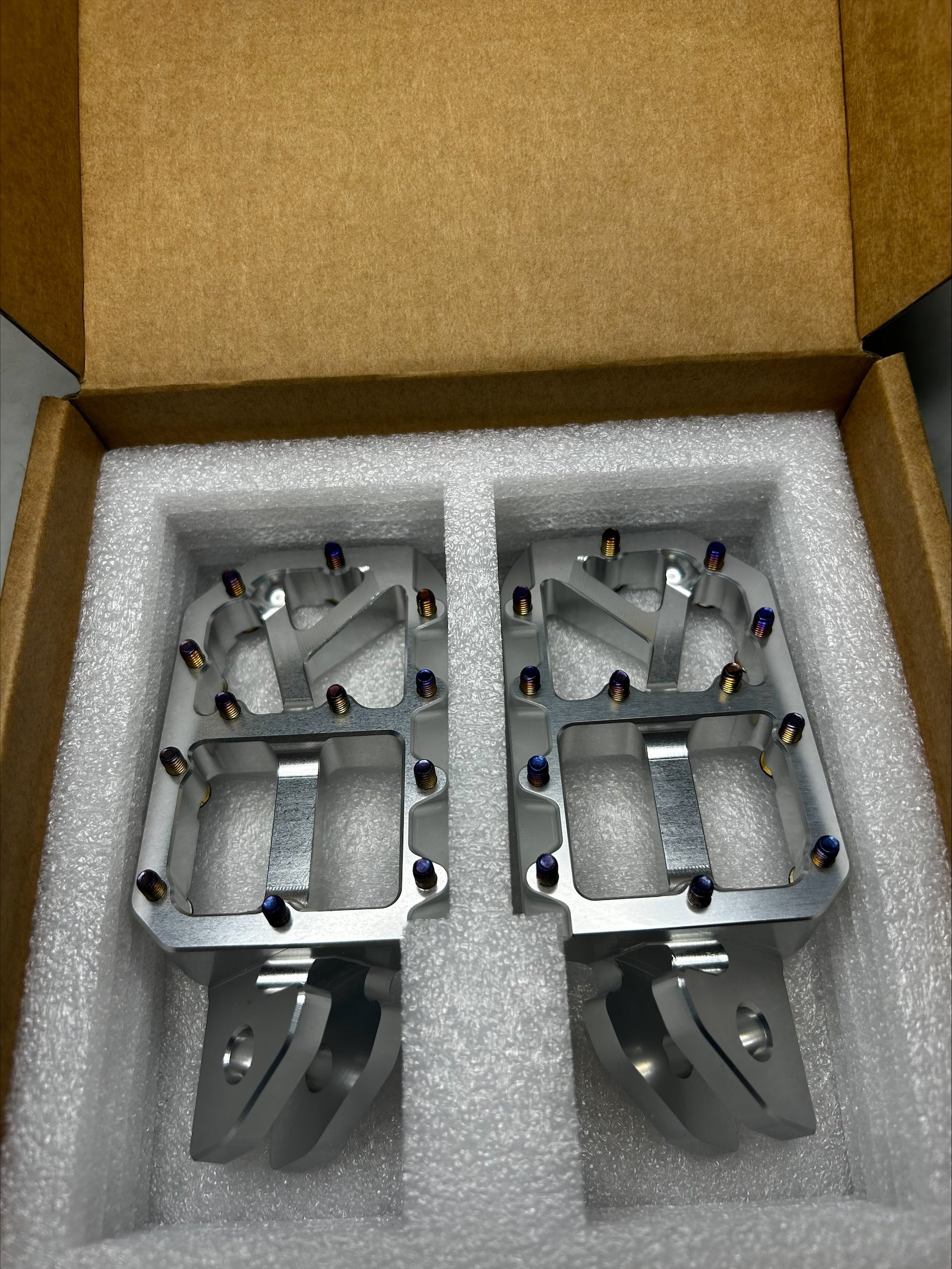 E-Moto Universal CNC Foot pegs (Silver)