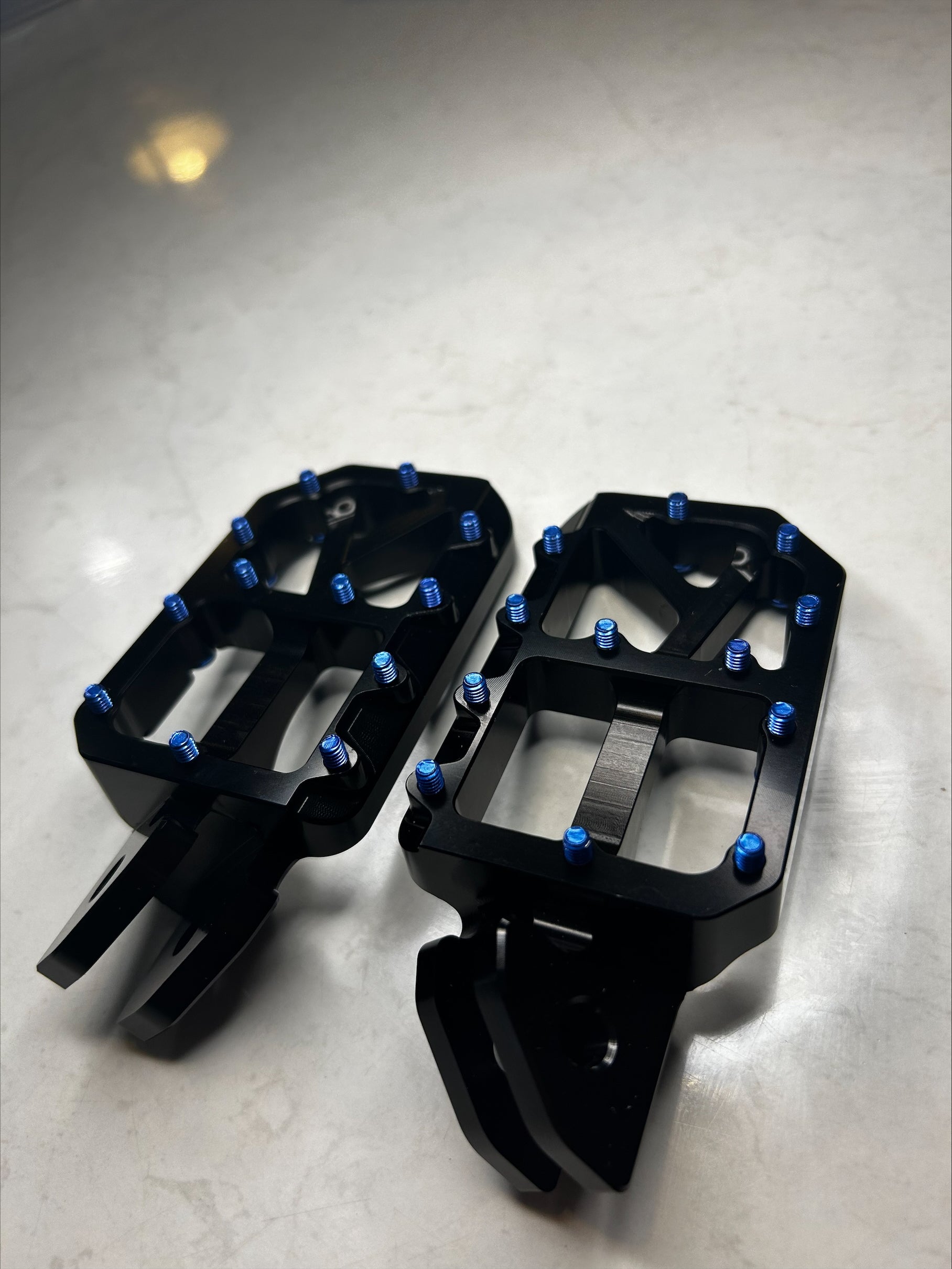 E-Moto Universal CNC Foot pegs (Black)